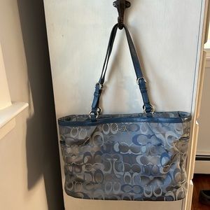 Coach large shoulder bag. Blue